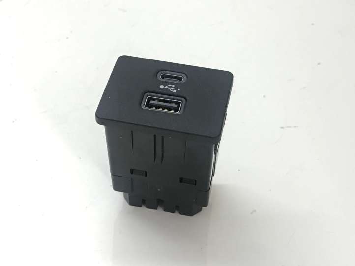 LB5T14F014CC Ford Focus USB jungtis