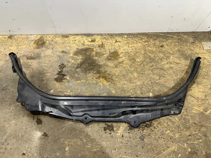 BMW 5 G30 G31 (2016 - ) 7363869 Прочие детали моторного отсека — фото 1