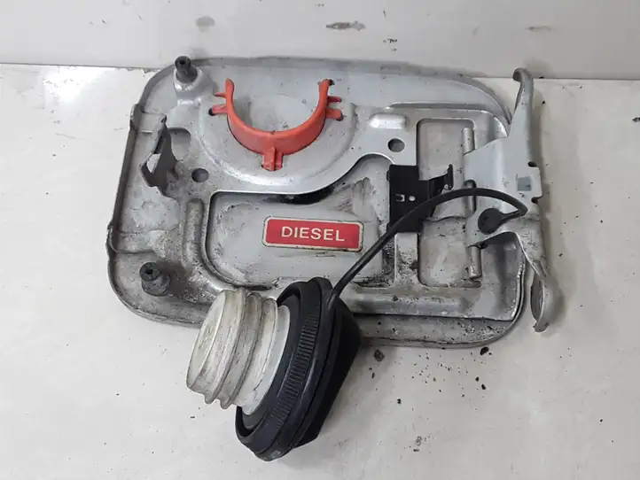 Nissan Крышка топливного бака — фото 3