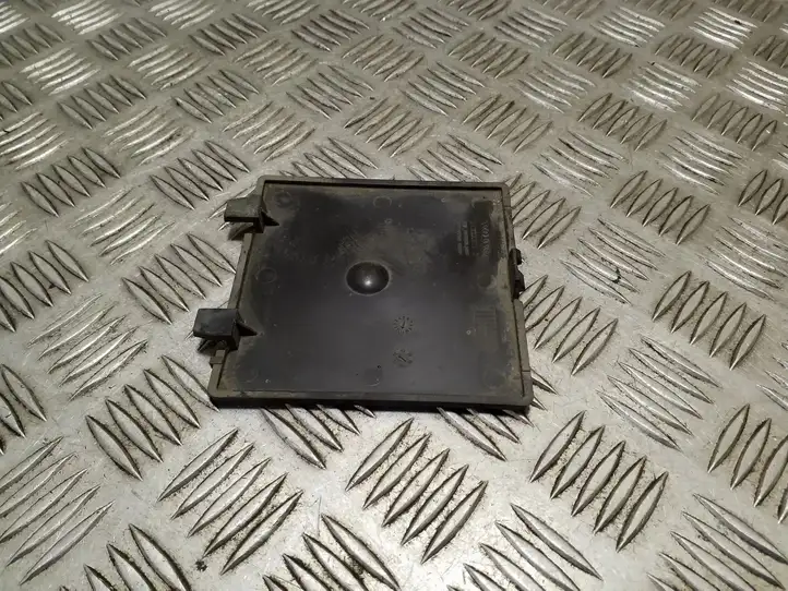 Volvo V40 (2012 - 2016)  31323323 Другая деталь дна