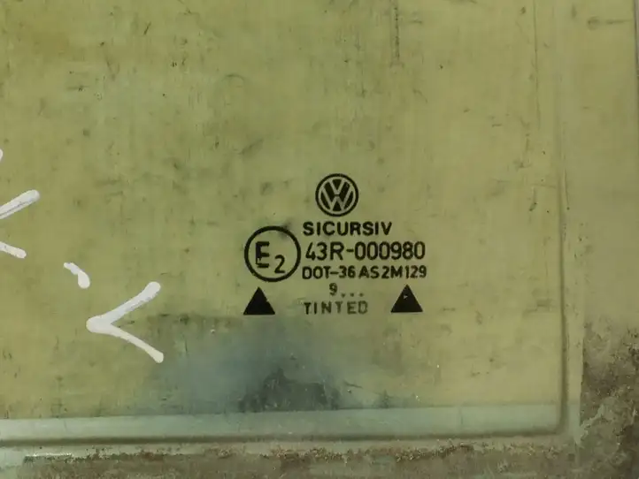 Volkswagen Golf IV (1998 - 2005) Форточка двери — фото 2