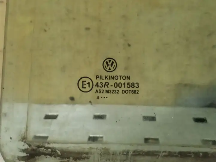 Volkswagen Golf IV (1998 - 2005) Форточка двери — фото 3