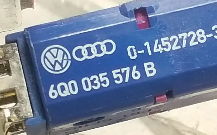 Audi A3/S3 8V (2012 - 2016) 8F0919889 Усилитель антенны — фото 4