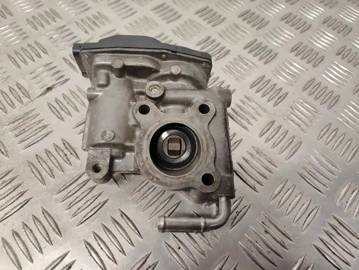 Toyota Avensis T270 (2009 - 2012)  DEG0104 Клапан EGR