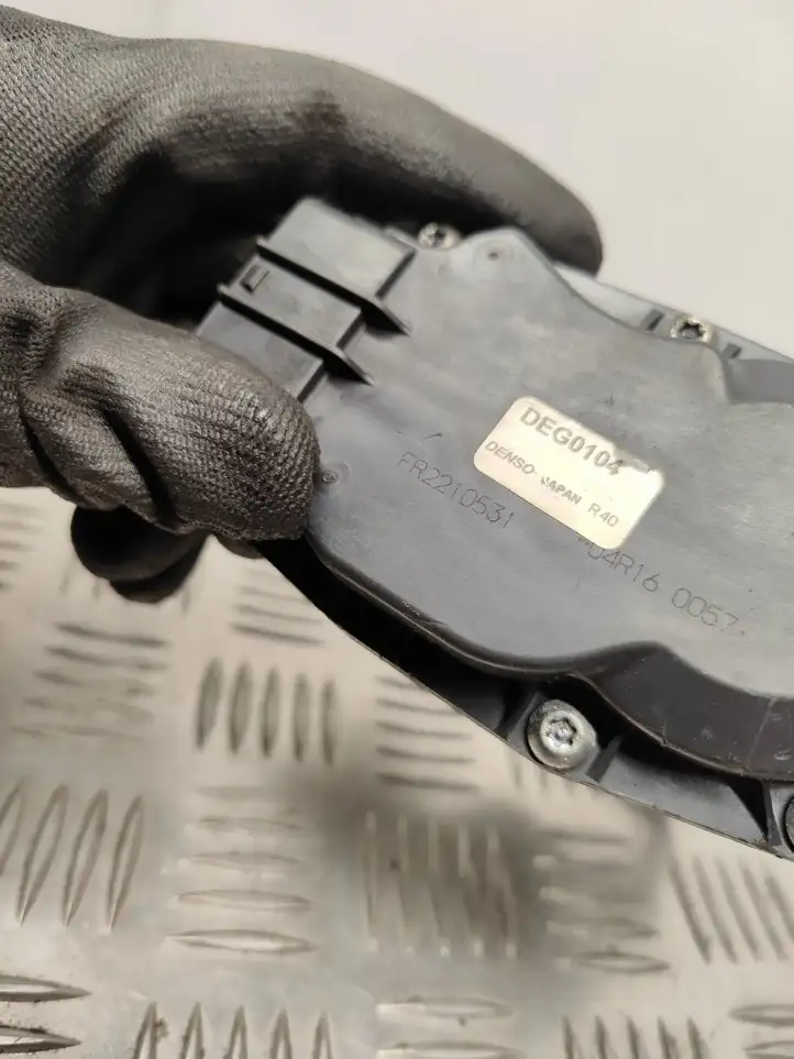 Toyota Avensis T270 (2009 - 2012)  DEG0104 Клапан EGR