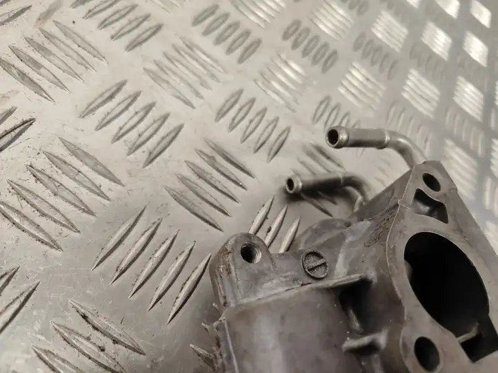 Toyota Avensis T270 (2009 - 2012)  DEG0104 Клапан EGR