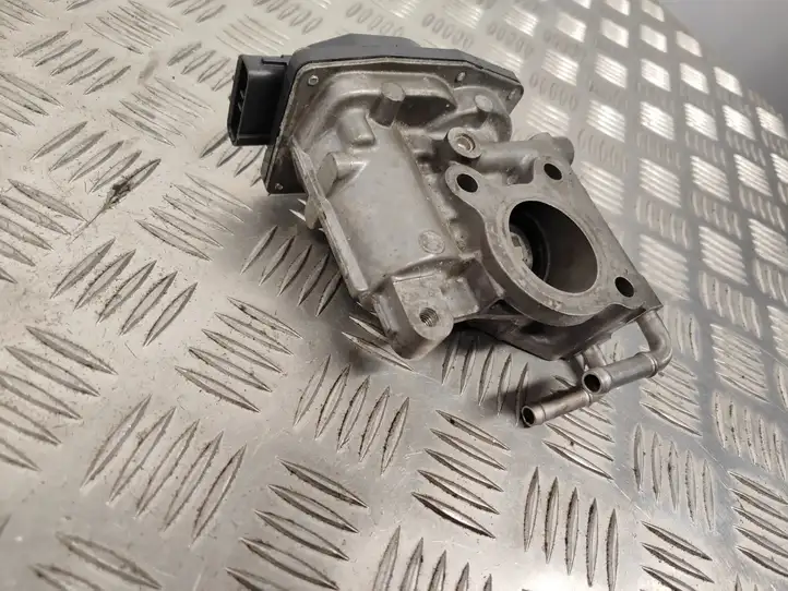 Toyota Avensis T270 (2009 - 2012)  DEG0104 Клапан EGR