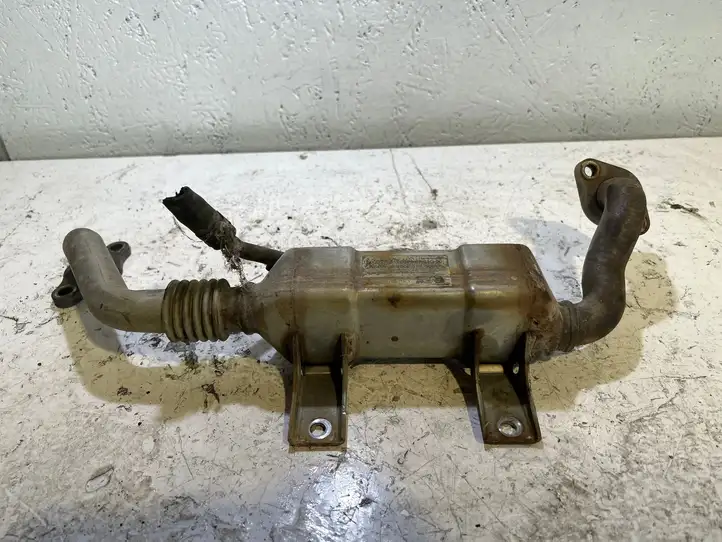 Toyota Corolla Verso AR10 (2004 - 2009) 256800R01000 Охладитель клапана EGR — фото 1