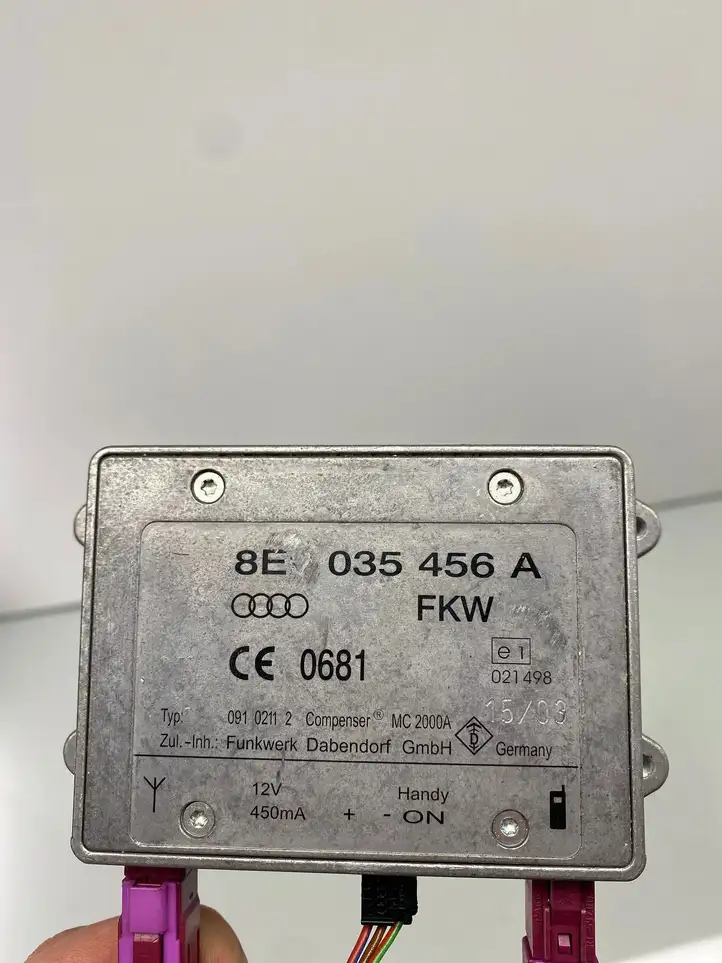 Audi A6 S6 C5 4B (2001 - 2004) 8E0035456A Усилитель антенны — фото 3