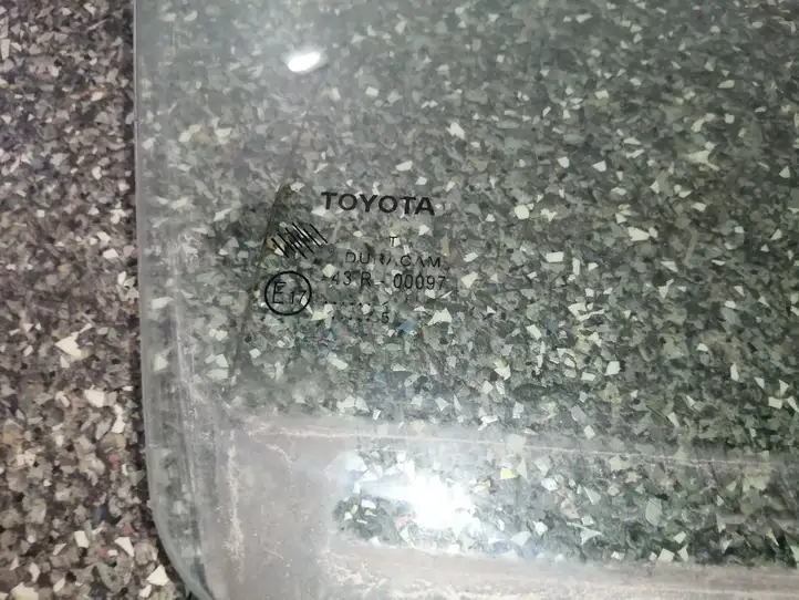 Toyota Verso (2012 - 2015) Стекло передней двери — фото 3