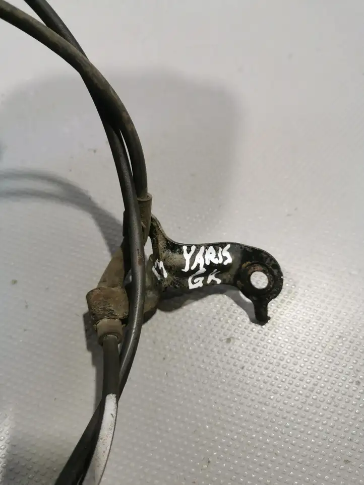 Toyota Yaris (2012 - 2014) Проводка заднего датчика ABS — фото 3