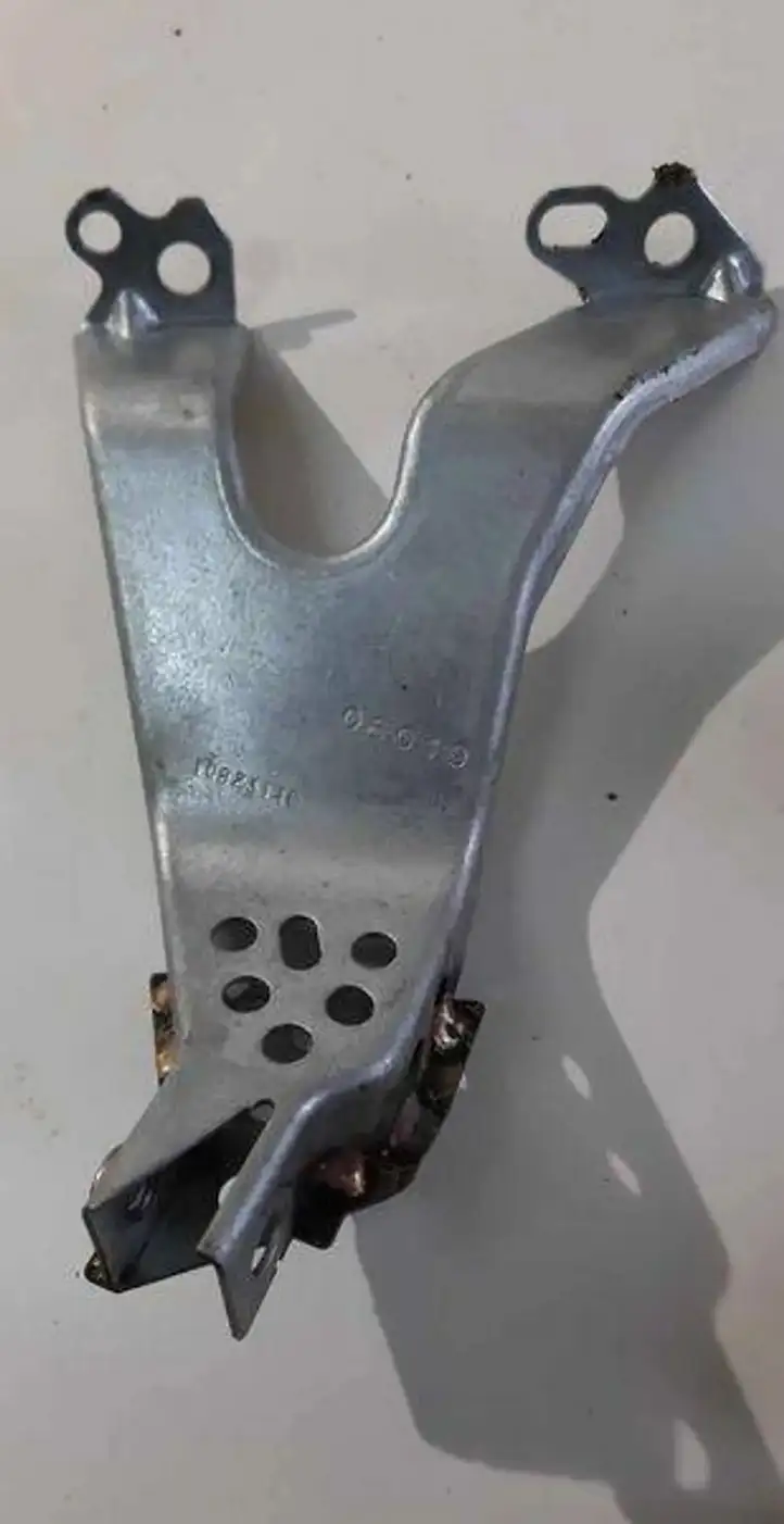 Tesla Model 3 (2017 - 2023) Прочие детали днища — фото 1