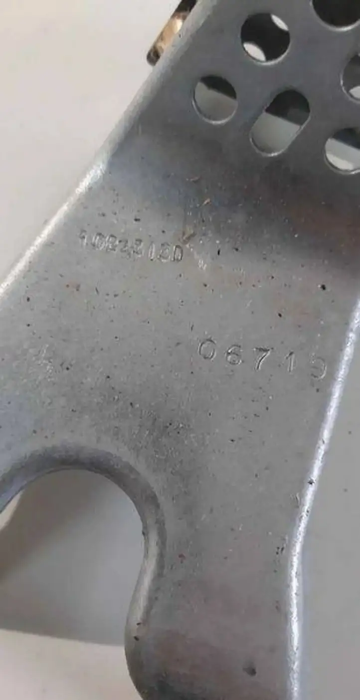 Tesla Model 3 (2017 - 2023) Прочие детали днища — фото 3