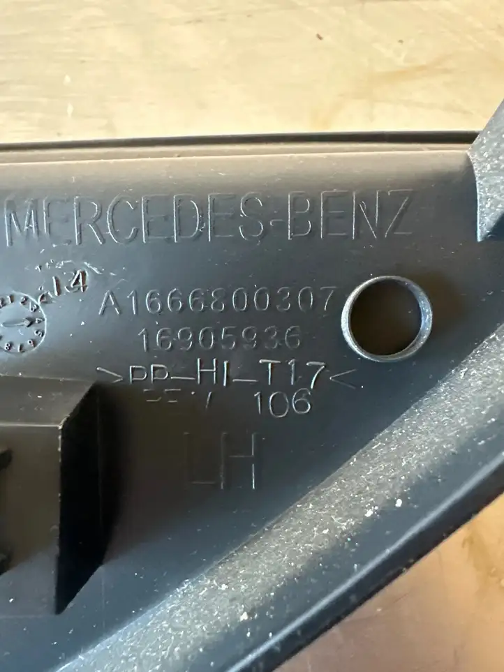 Mercedes-Benz ML W166 (2012 - 2017) A1666800307 Прочие детали салона — фото 3