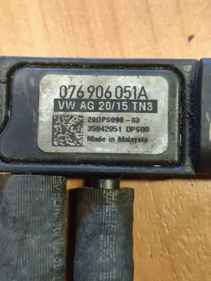 Audi A4 S4 B8 8K (2007 - 2011) 076906051A Датчик давления выхлопных газов — фото 3