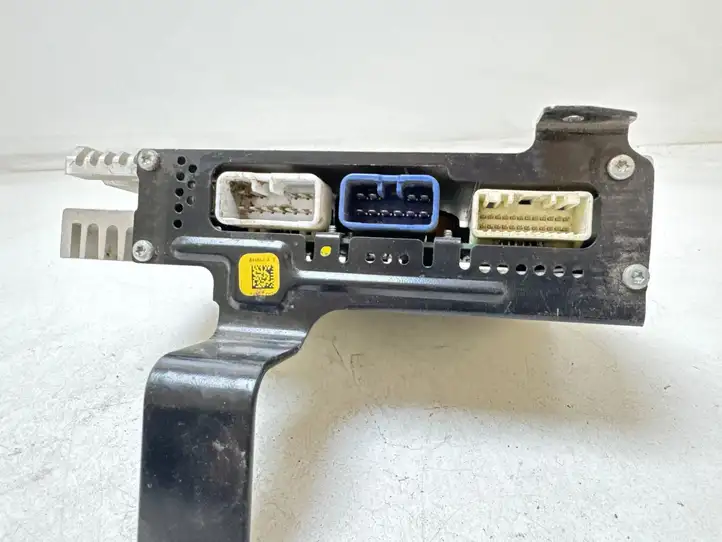 Toyota Prius (XW20) (2003 - 2009) 862800W460 Усилитель звука — фото 2