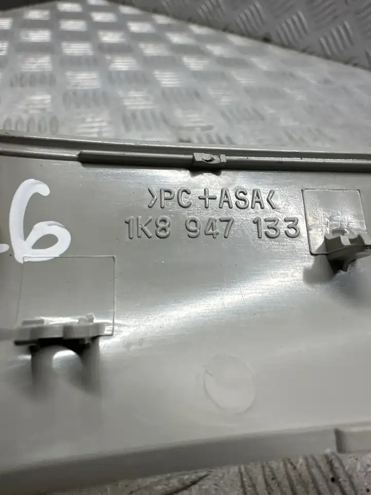 Volkswagen Golf VI (2009 - 2013) 1K8947133 Прочие детали салона — фото 3