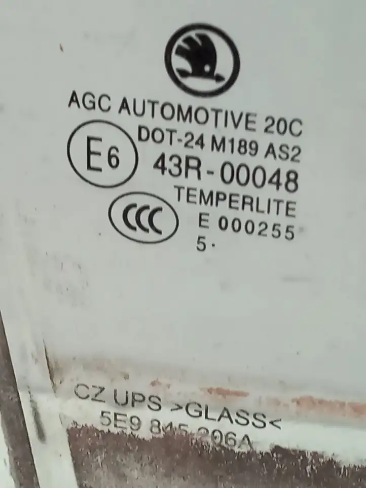 Skoda Octavia Mk3 (5E) (2013 - 2019) 5E9845206A Стекло задней двери — фото 2