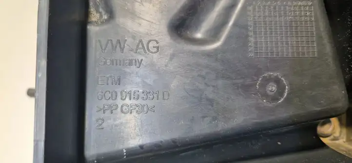 Volkswagen Polo VI (2015 - 2019) 6C0915331D Площадка аккумулятора — фото 3