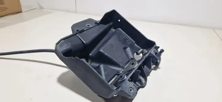 Volkswagen Polo VI (2015 - 2019) 6C0915331D Площадка аккумулятора — фото 5