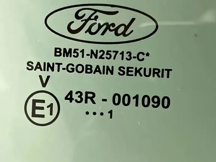 Ford Focus (2011 - 2015) 43R001090 Стекло задней двери — фото 3