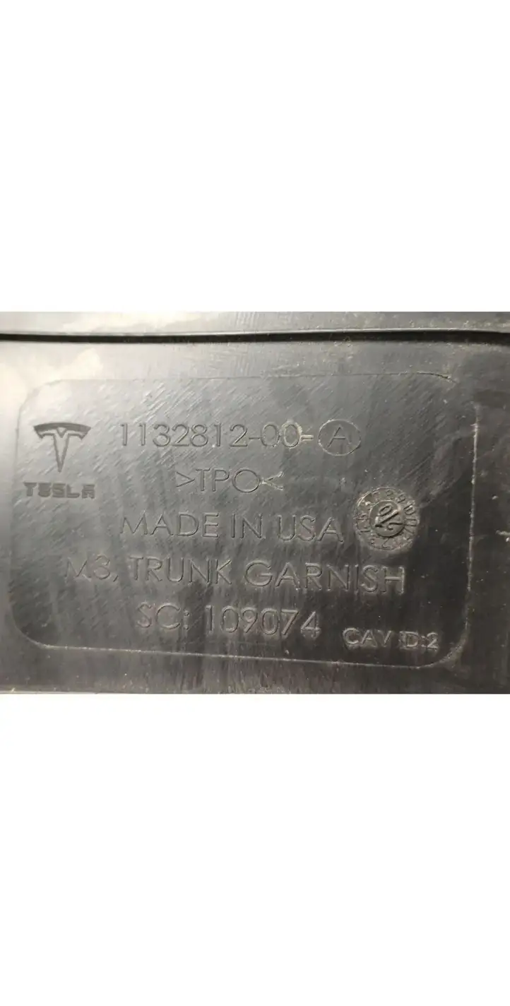 Tesla Model 3 (2017 - 2023) 1132812-00-A Прочие детали салона — фото 3