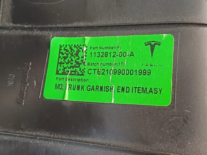 Tesla Model 3 (2017 - 2023) 1132812-00-A Прочие детали салона — фото 3