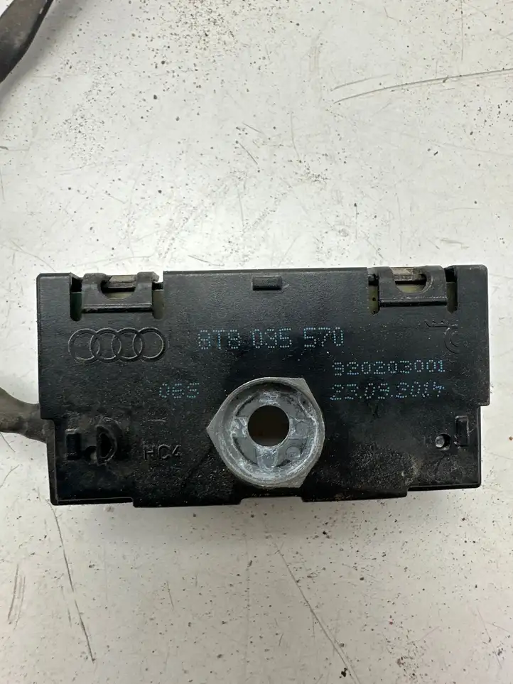 Audi A3/S3 8V (2012 - 2016) 8T8035570 Усилитель антенны — фото 2