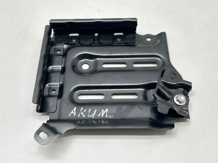 Toyota Yaris Cross (2020 - ) 74403K0010 Площадка аккумулятора — фото 1