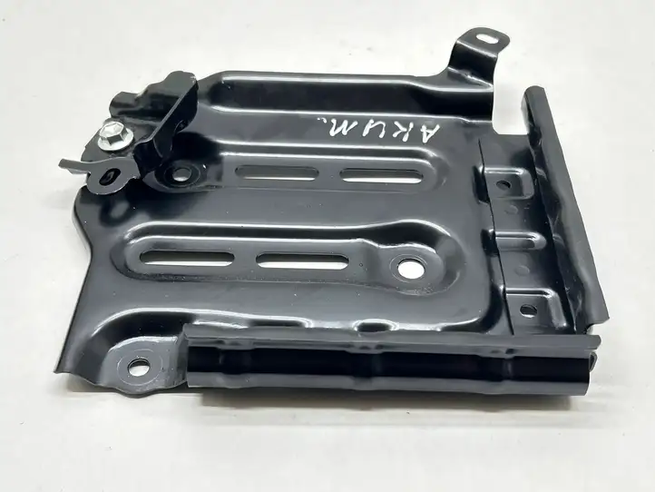 Toyota Yaris Cross (2020 - ) 74403K0010 Площадка аккумулятора — фото 3