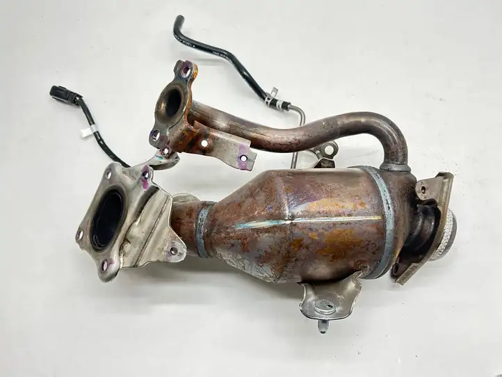 Toyota Yaris Cross (2020 - ) 17140F3010 Катализатор / DPF / FAP — фото 2