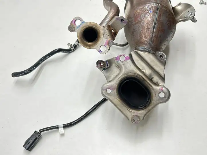Toyota Yaris Cross (2020 - ) 17140F3010 Катализатор / DPF / FAP — фото 3