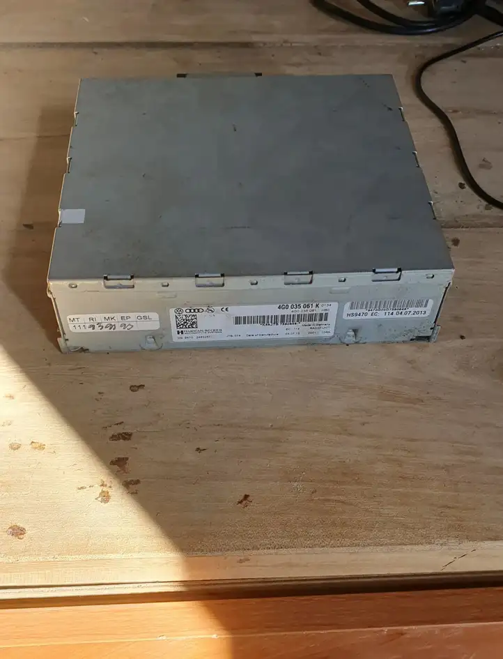 Audi A4 (2011 - 2015)  4G0035061K Радио/ проигрыватель CD/DVD / навигация