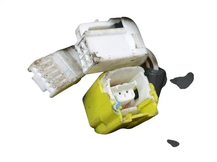Toyota Prius (XW30) (2009 - 2015) 82161 Прочая электропроводка — фото 2