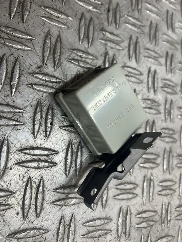 Subaru Forester SG (2006 - 2008) 88018SA000 Реле омывателя фар — фото 4