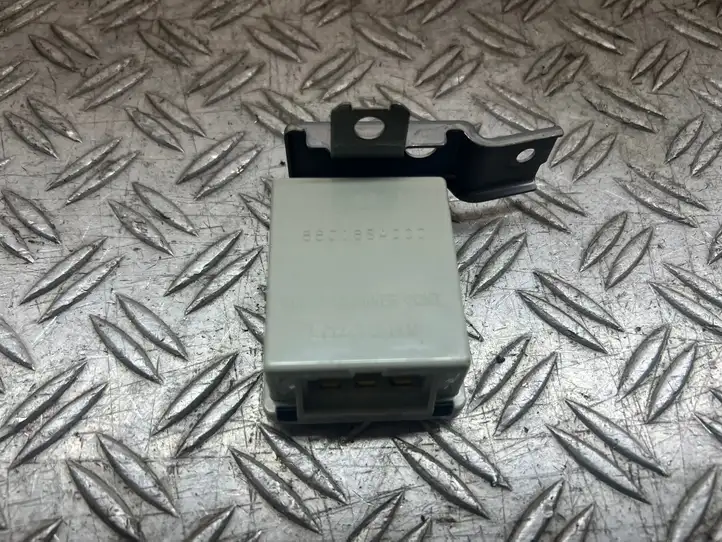 Subaru Forester SG (2006 - 2008) 88018SA000 Реле омывателя фар — фото 5