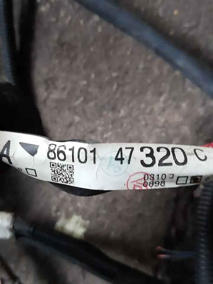 Toyota Prius (XW30) (2009 - 2015) 8216247620 Прочая электропроводка — фото 9