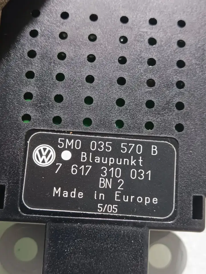 Volkswagen Golf Plus (2004 - 2008) 5M0035570B Усилитель антенны — фото 4