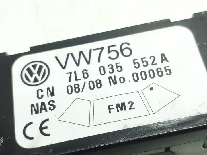 Volkswagen Touareg I (2002 - 2010) 7L6035552A Усилитель антенны — фото 3