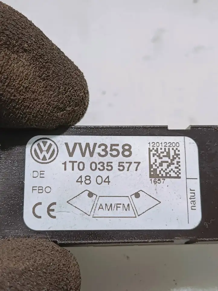 Volkswagen Touran I (2003 - 2010) 1T0035577 Усилитель антенны — фото 4