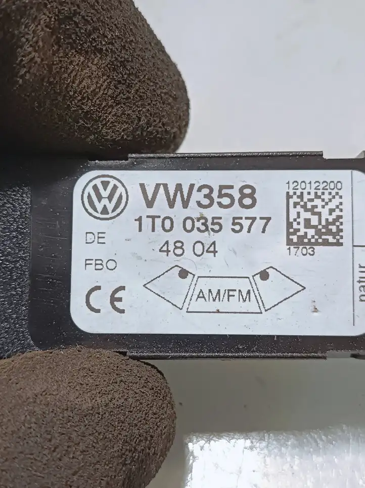 Volkswagen Touran I (2003 - 2010) 1T0035577 Усилитель антенны — фото 4