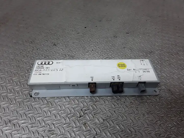 Audi A4 S4 B7 8E 8H (2004 - 2009) 8E0035225AF Усилитель антенны — фото 1