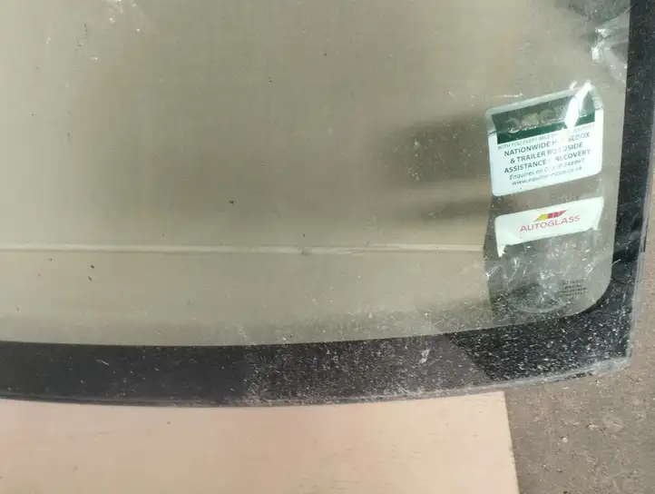 Mitsubishi Pajero (2003 - 2006) Переднее стекло — фото 6