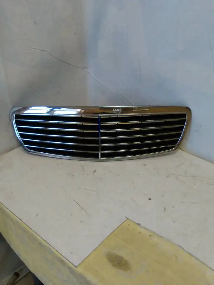 Mercedes-Benz E W211 (2002 - 2009) A2118800583 Передняя решетка — фото 2