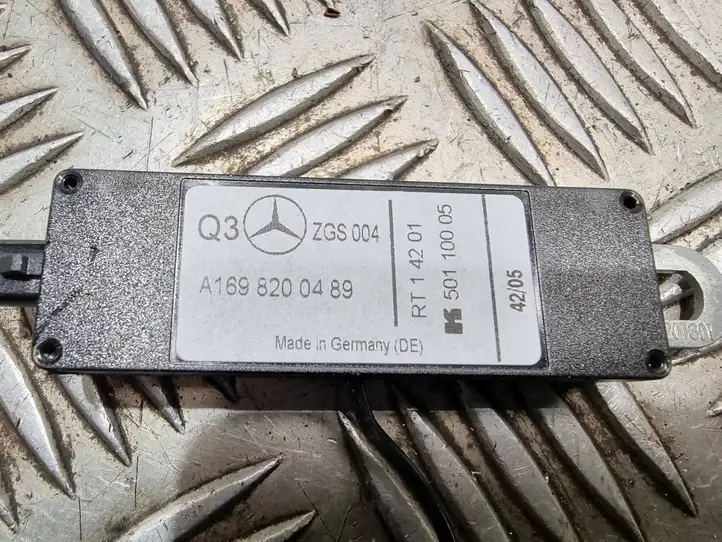 Mercedes-Benz B-class W245 (2005 - 2008) A1698200489 Усилитель антенны — фото 5