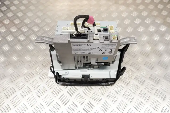 Toyota Prius+ (ZVW40) (2011 - 2018) 8614047221 Магнитола / мультимедийная система — фото 2
