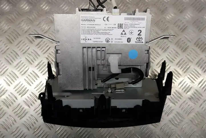 Toyota Prius+ (ZVW40) (2011 - 2018) 8614047221 Магнитола / мультимедийная система — фото 3