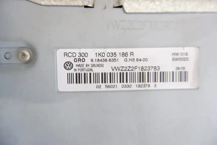 Volkswagen PASSAT B6 (2005 - 2010) 1K0035186R Магнитола / мультимедийная система — фото 3