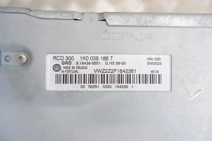 Volkswagen PASSAT B6 (2005 - 2010) 1K0035186T Магнитола / мультимедийная система — фото 2