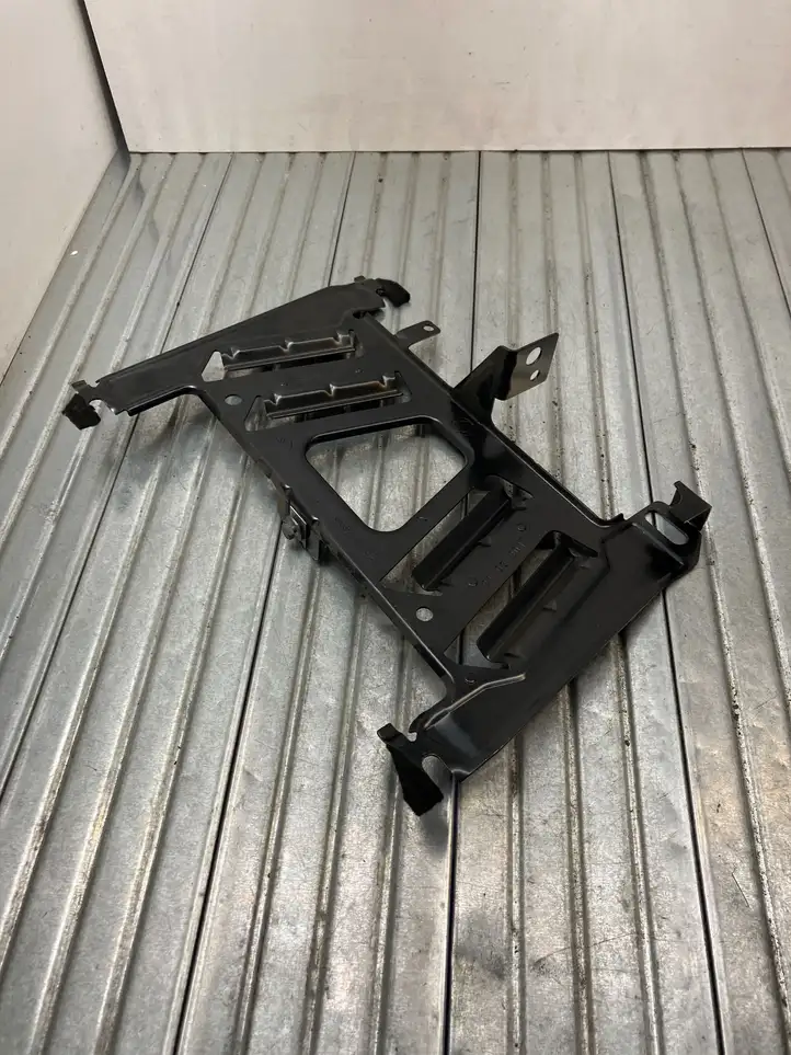 BMW 3 F30 F35 F31 (2012 - 2018) 9235506 Кронштейн усилителя звука — фото 1